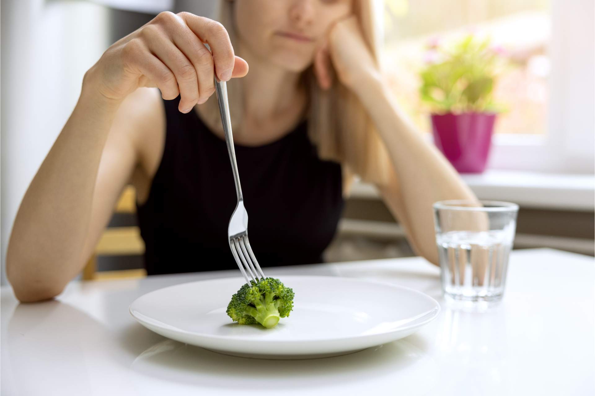 eating disorder image of a girl not willing to eat